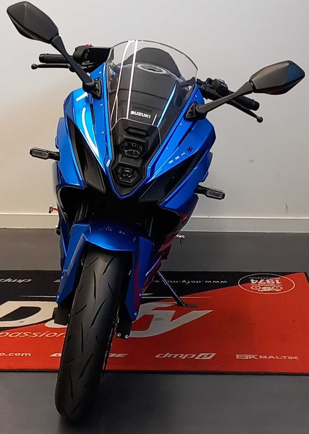 Suzuki GSX 800 8R 2024 vue avant