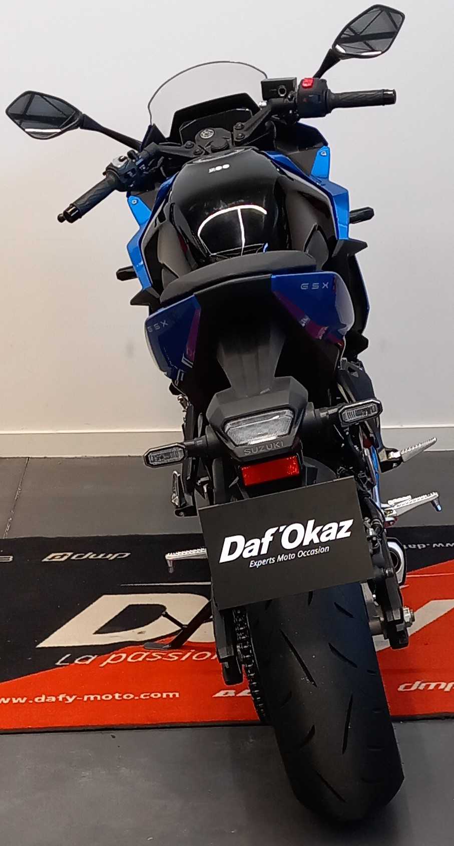 Suzuki GSX 800 8R 2024 vue arrière