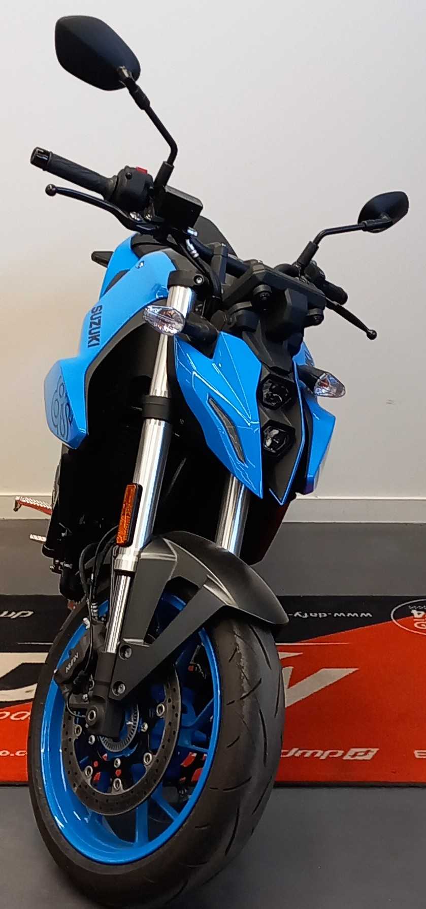 Suzuki GSX 800 8S 2024 vue avant