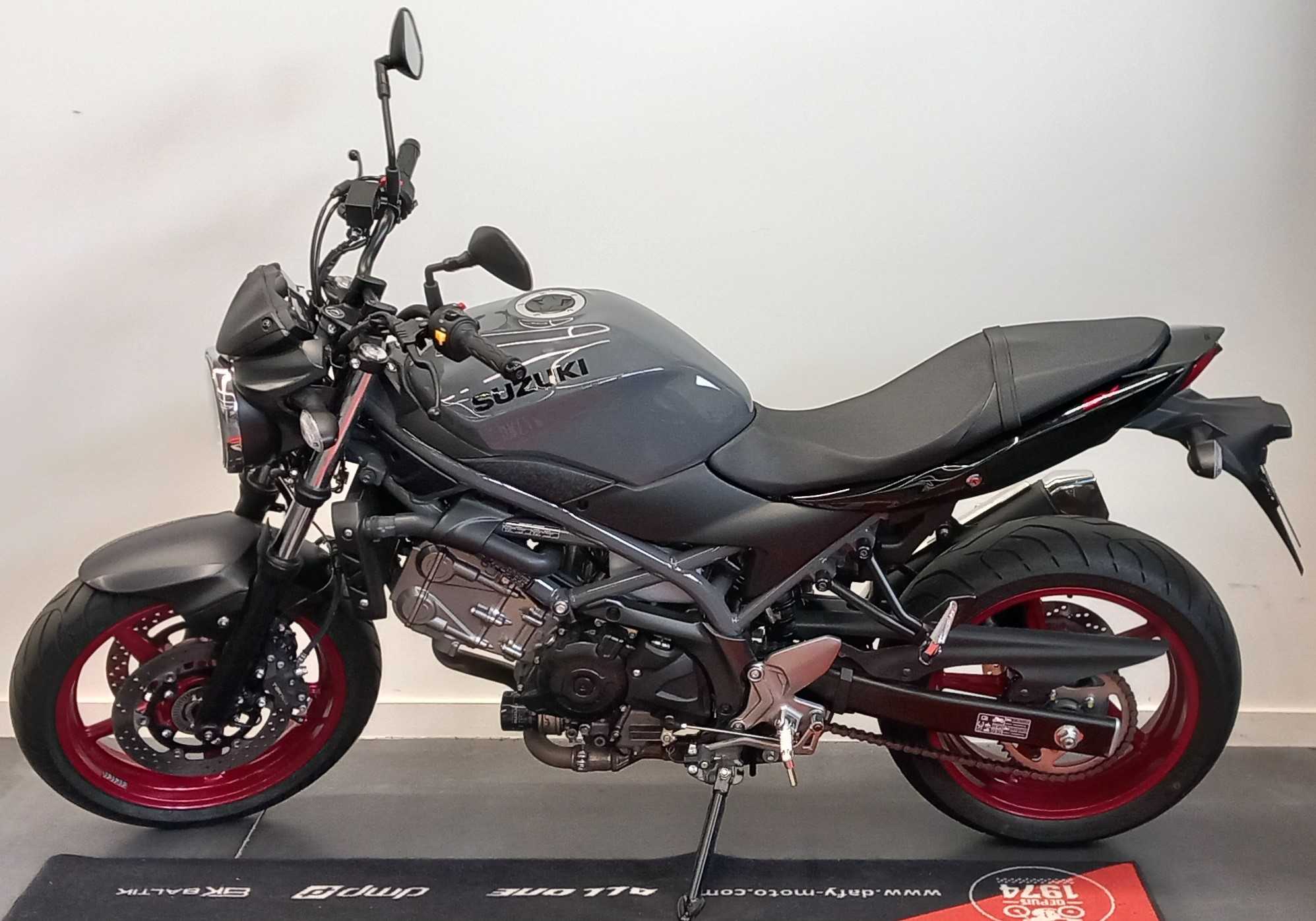 Suzuki SV 650 2022 HD vue gauche