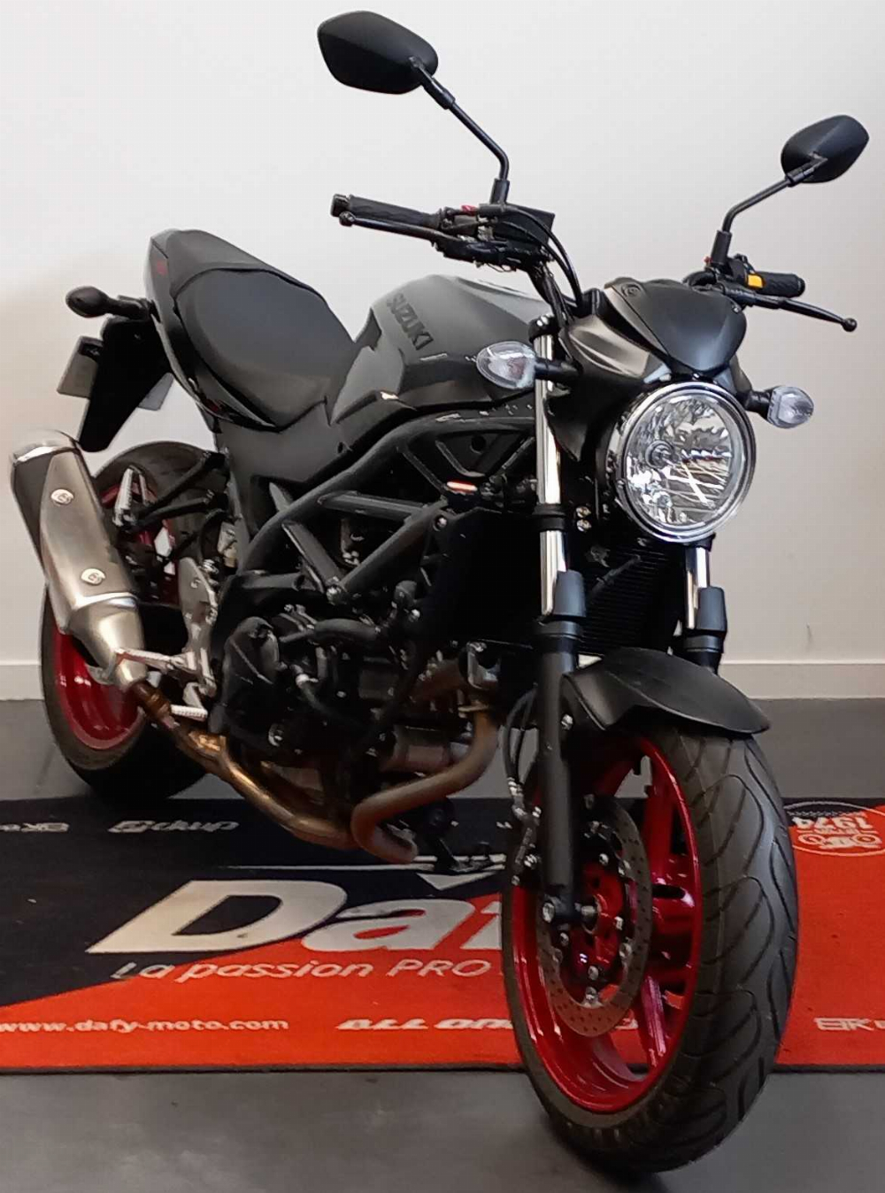Suzuki SV 650 2022 vue 3/4 droite
