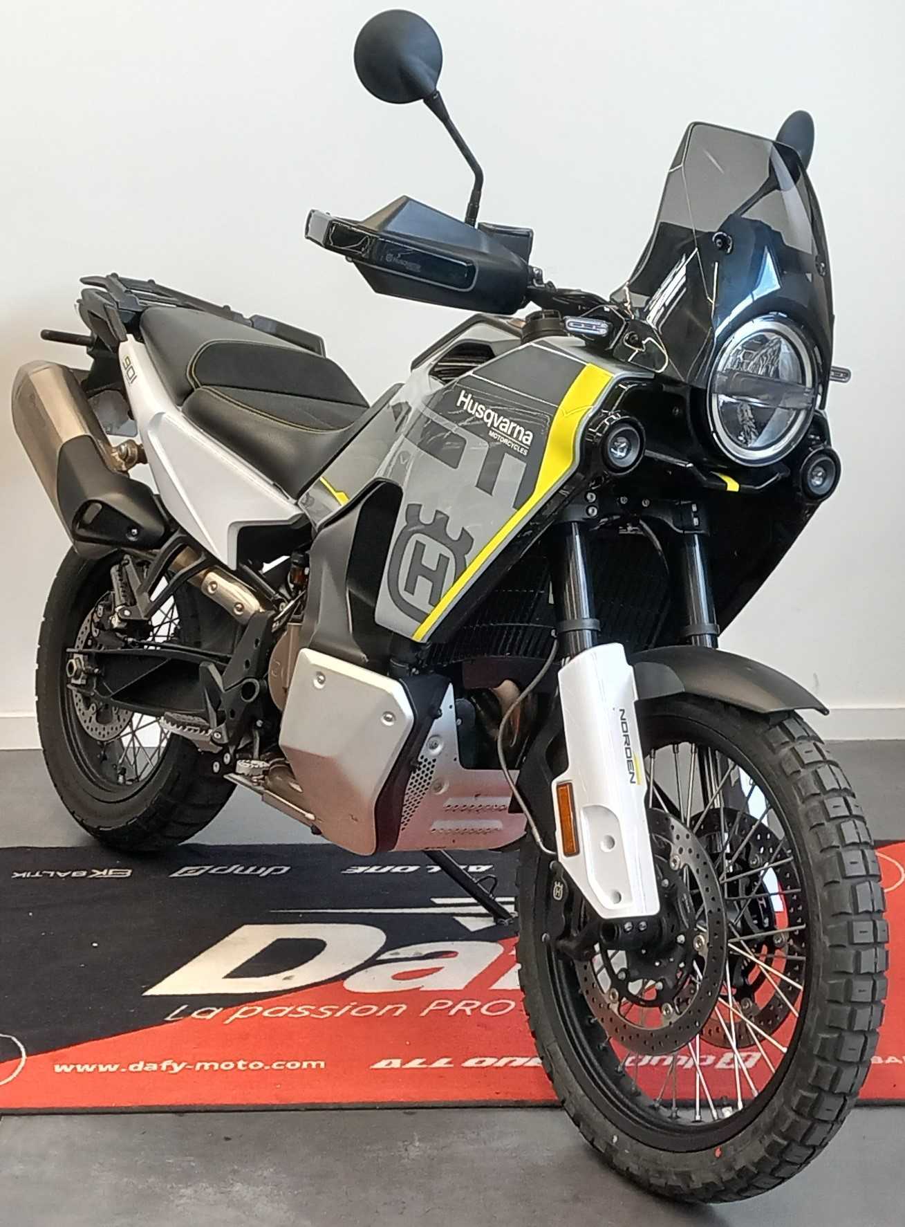 Husqvarna Norden 901 2024 HD vue 3/4 droite