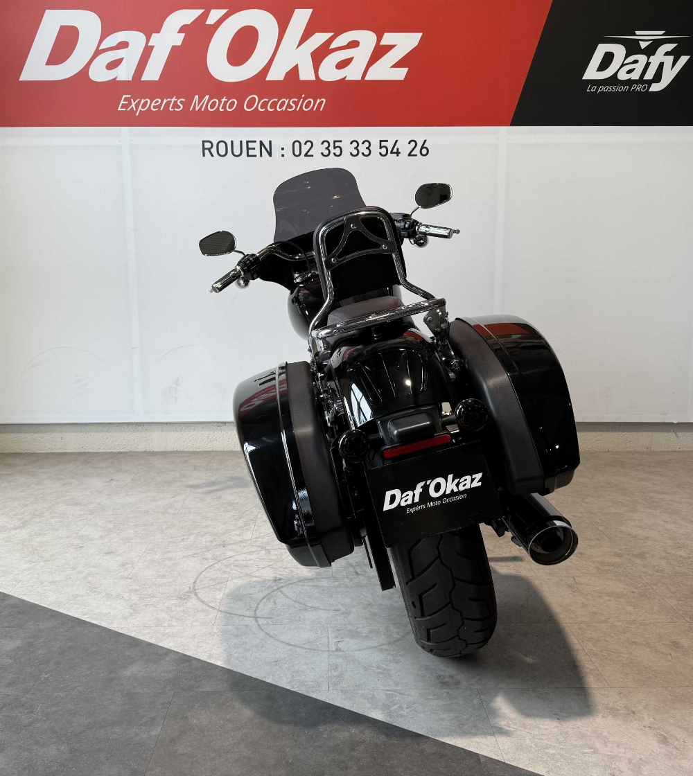 Harley-Davidson SPORT GLIDE 107 107 2021 vue arrière