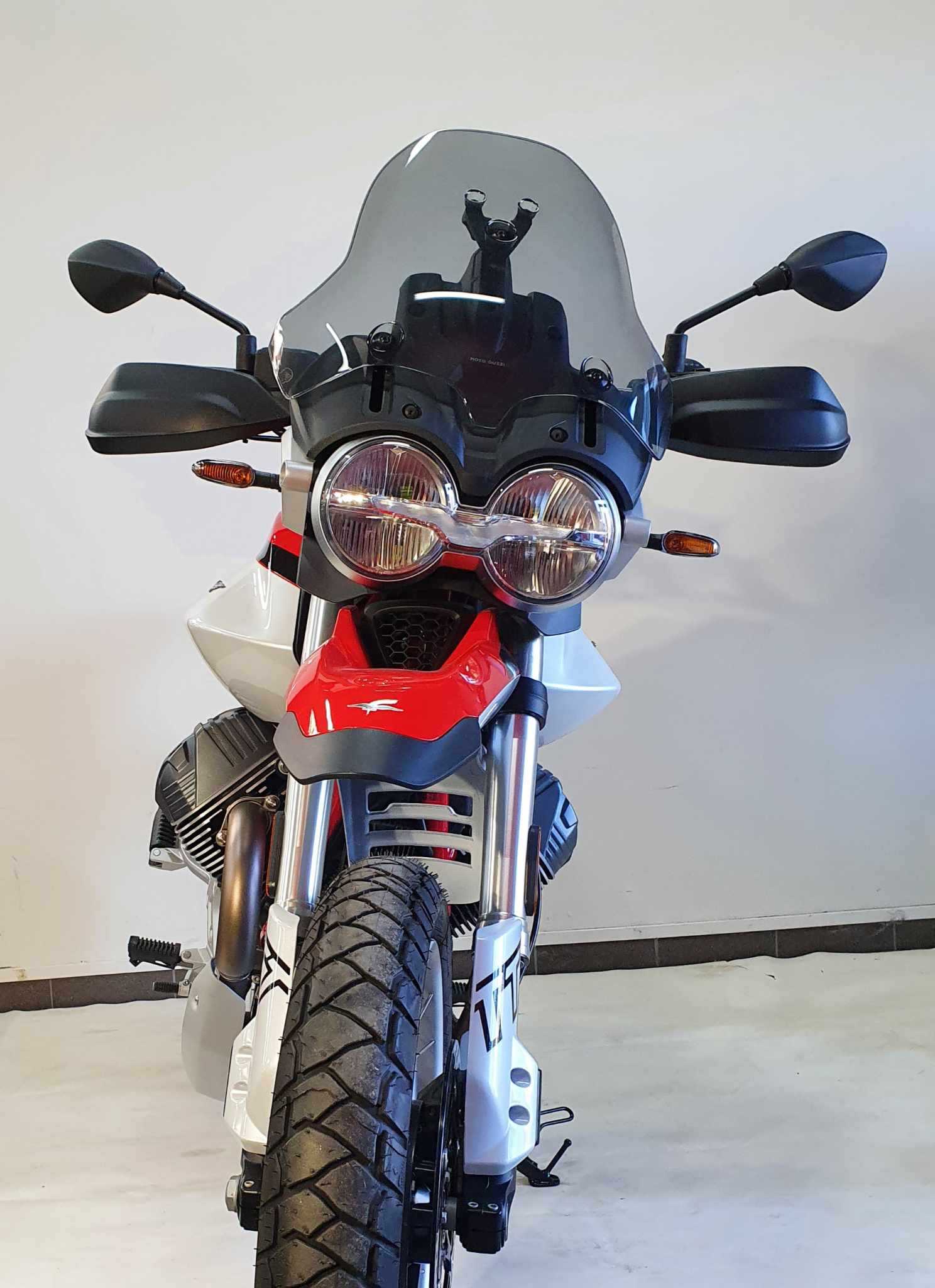 Moto Guzzi V85TT 2025 HD vue avant