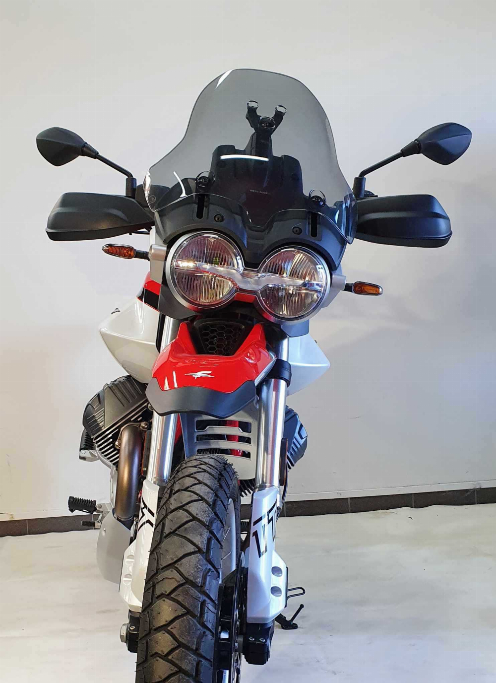 Moto Guzzi V85TT 2025 vue avant