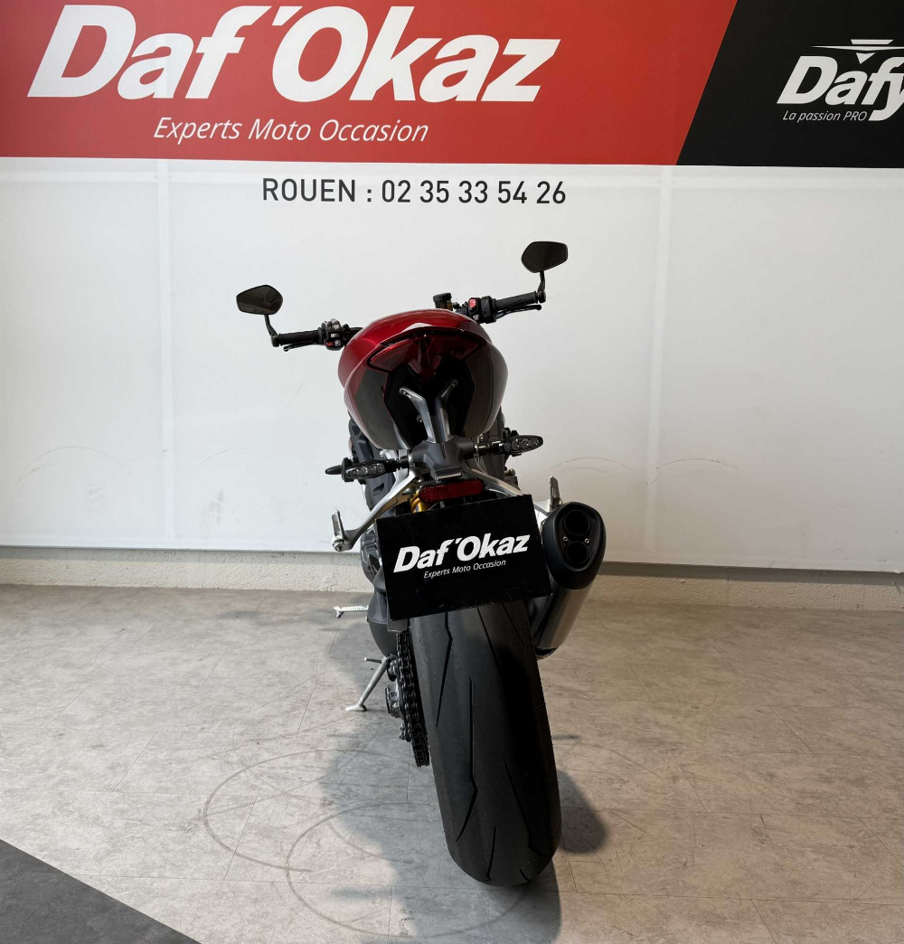 Triumph 1200 Speed Triple RS 2023 vue arrière