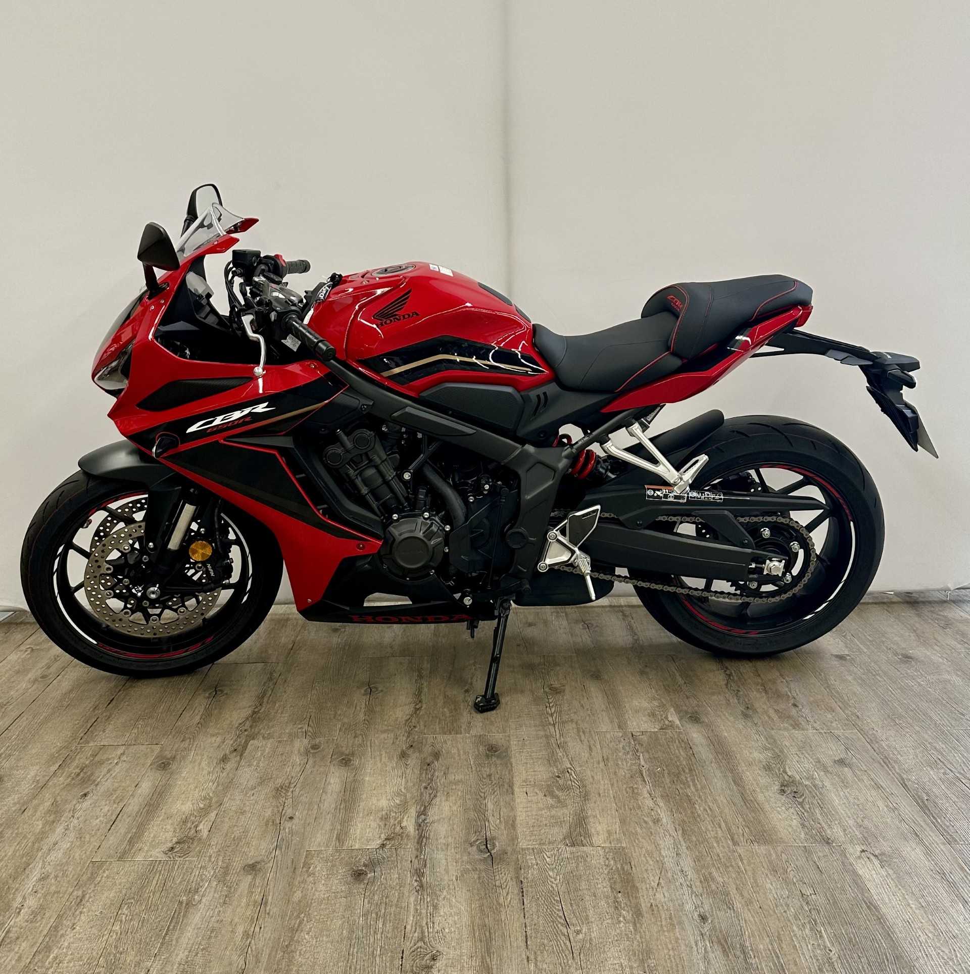 Honda CBR 650 R 2023 HD vue gauche