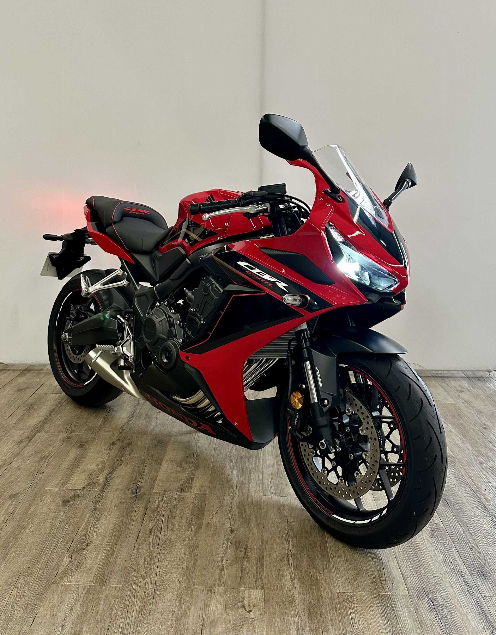 Honda CBR 650 R 2023 vue 3/4 droite