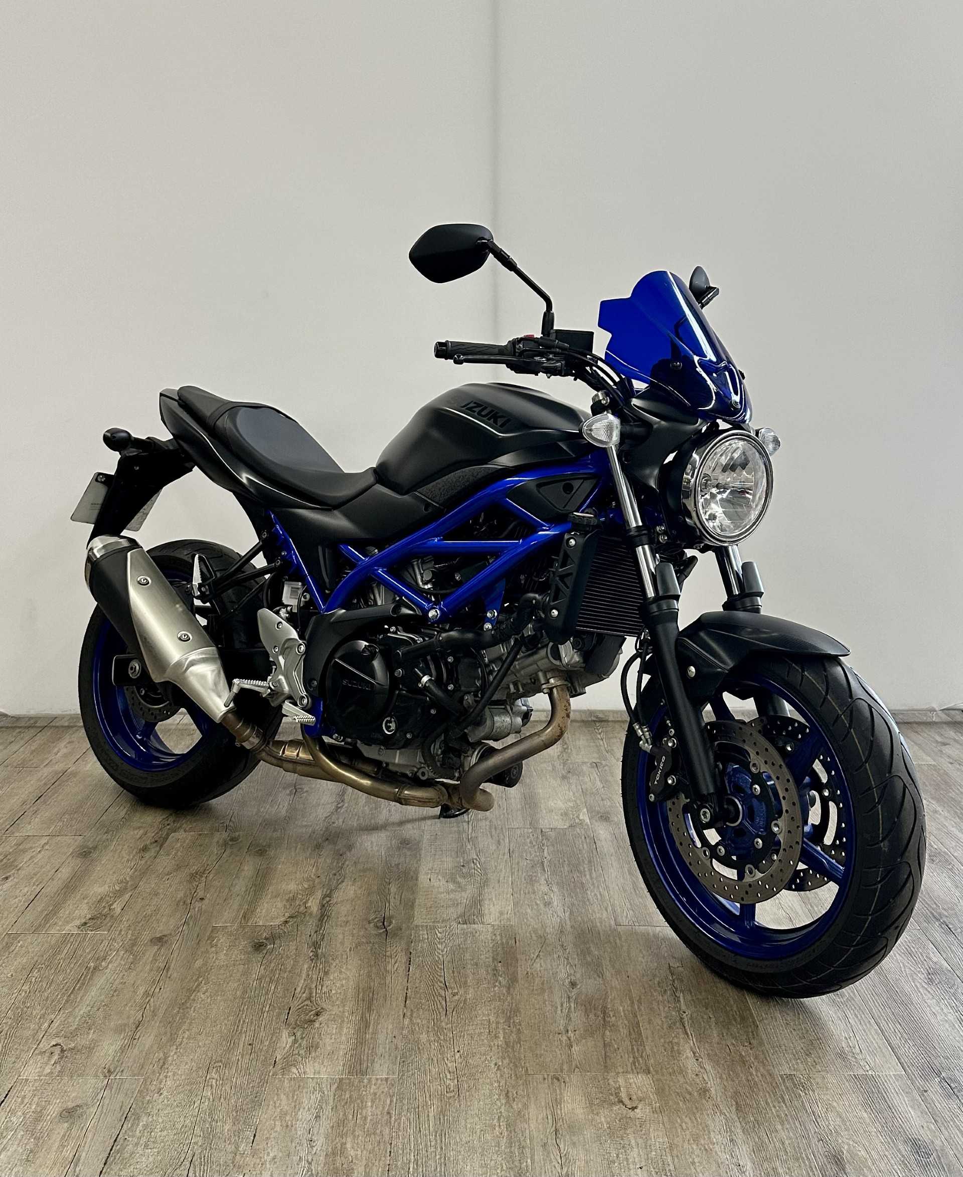 Suzuki SV 650 2022 HD vue 3/4 droite