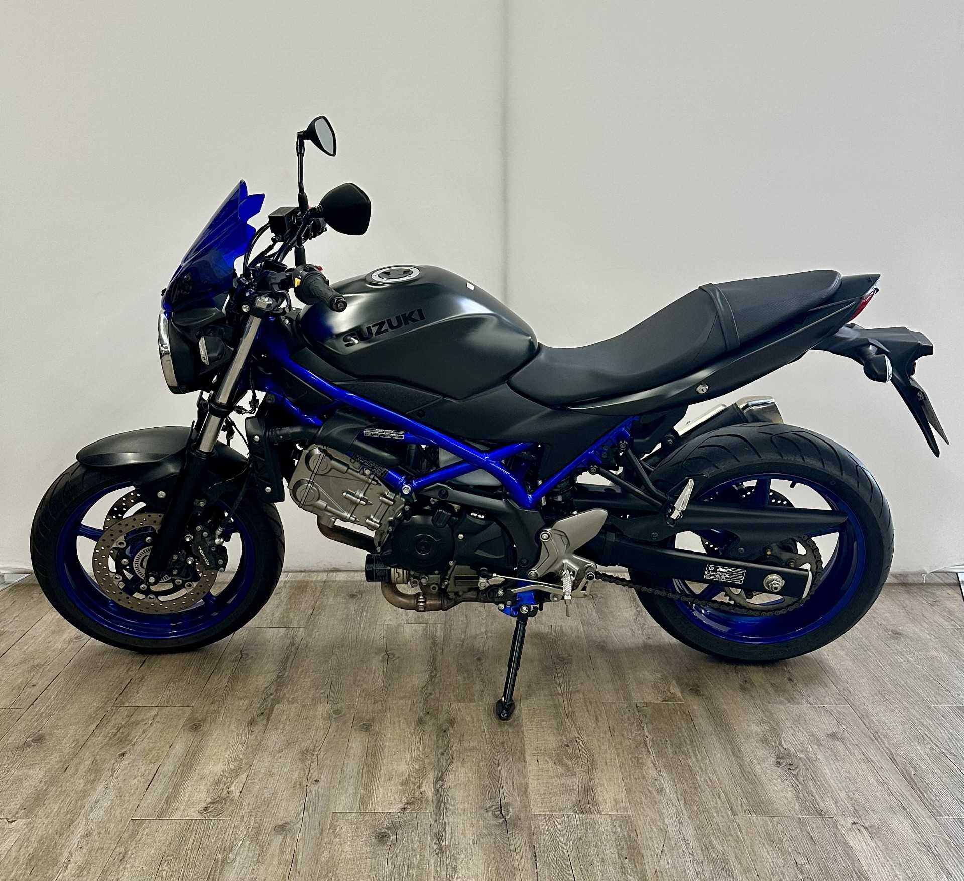 Suzuki SV 650 2022 HD vue gauche