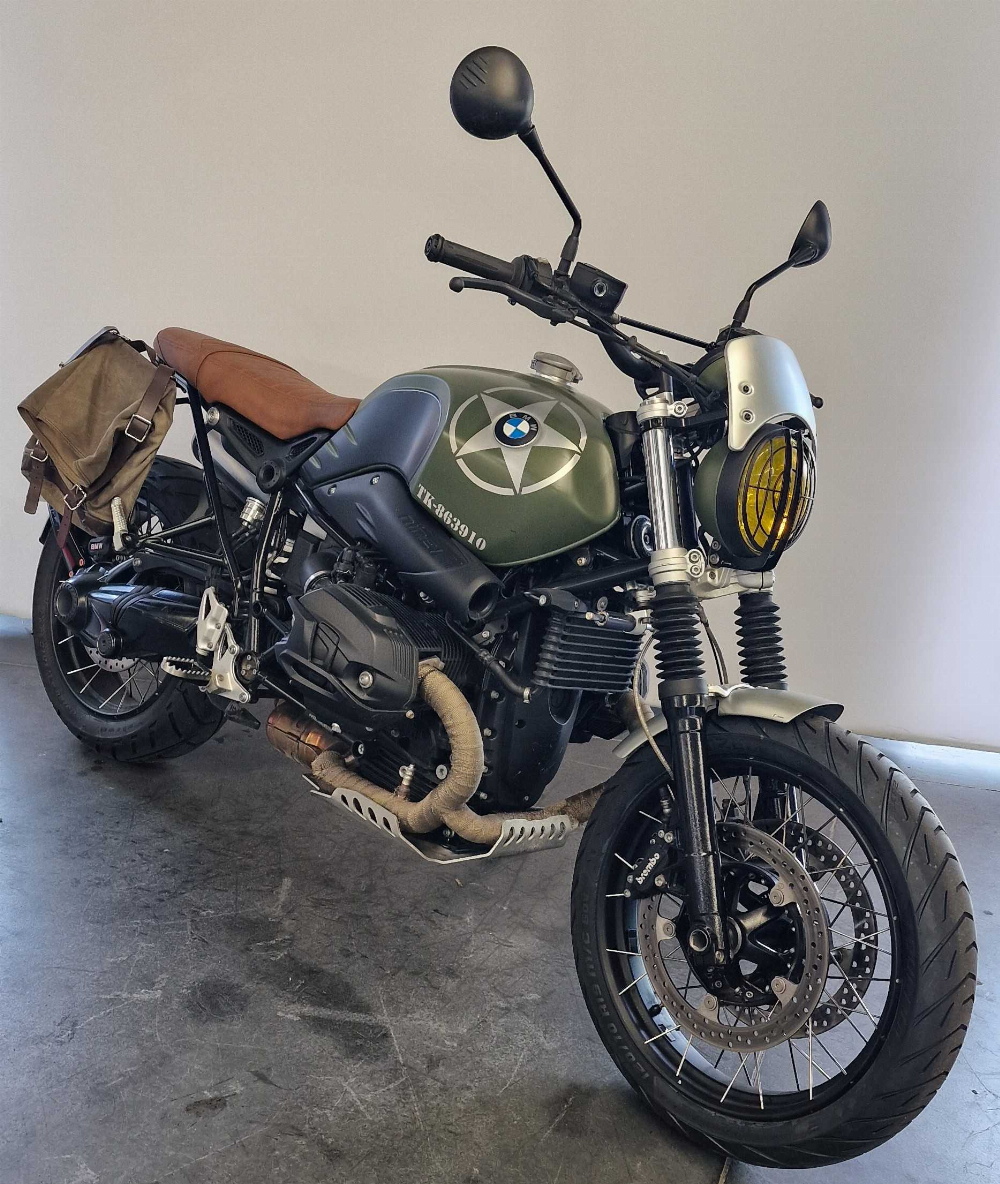 BMW R 1200 R Nine-T Scrambler 2017 vue 3/4 droite