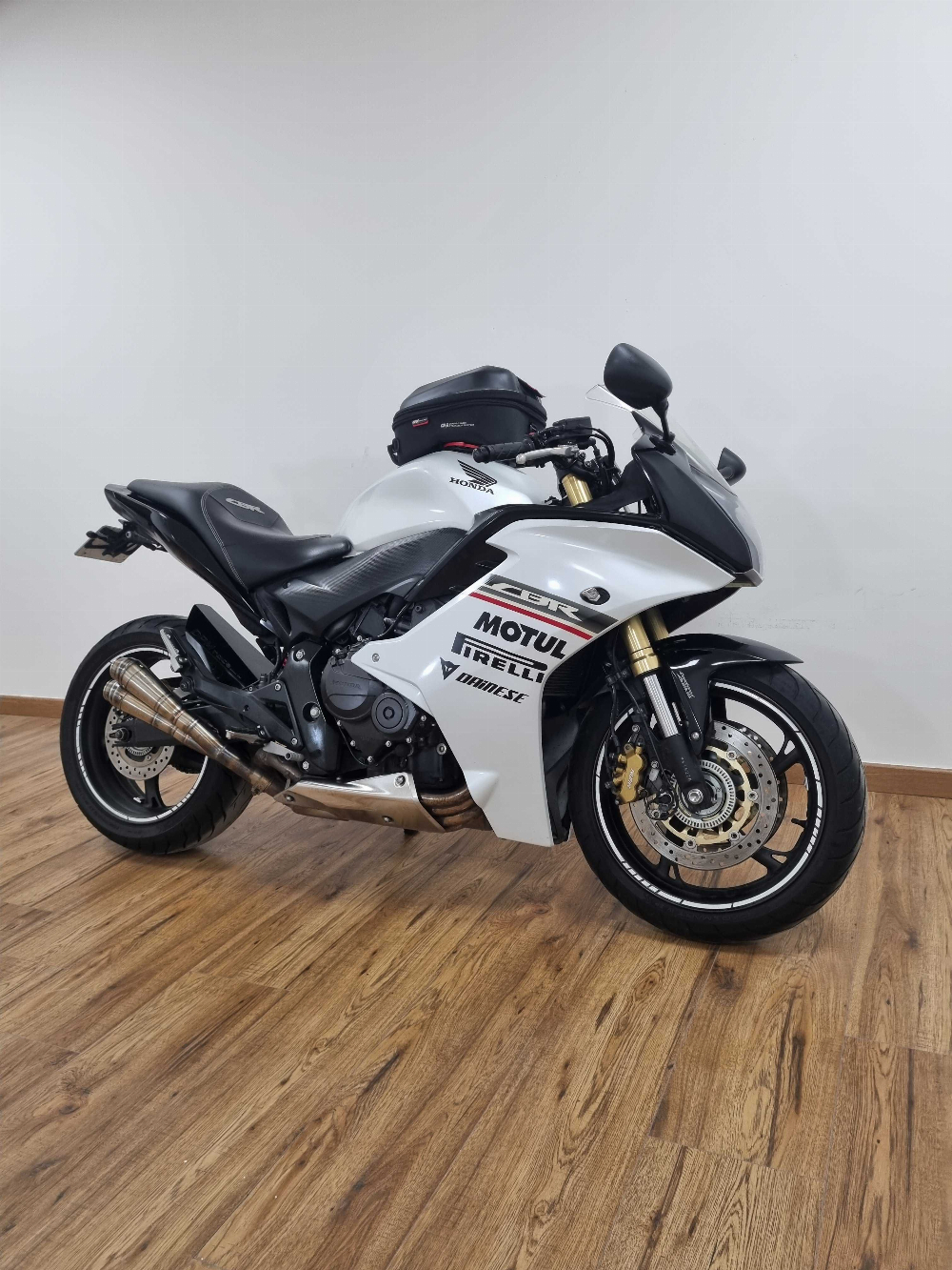Honda CBR 600 F ABS 2013 vue 3/4 droite