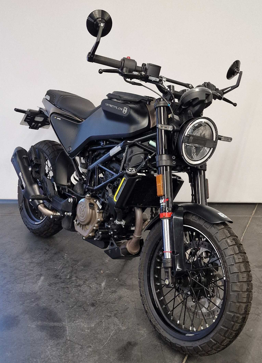 Husqvarna Svartpilen 125 2021 vue 3/4 droite