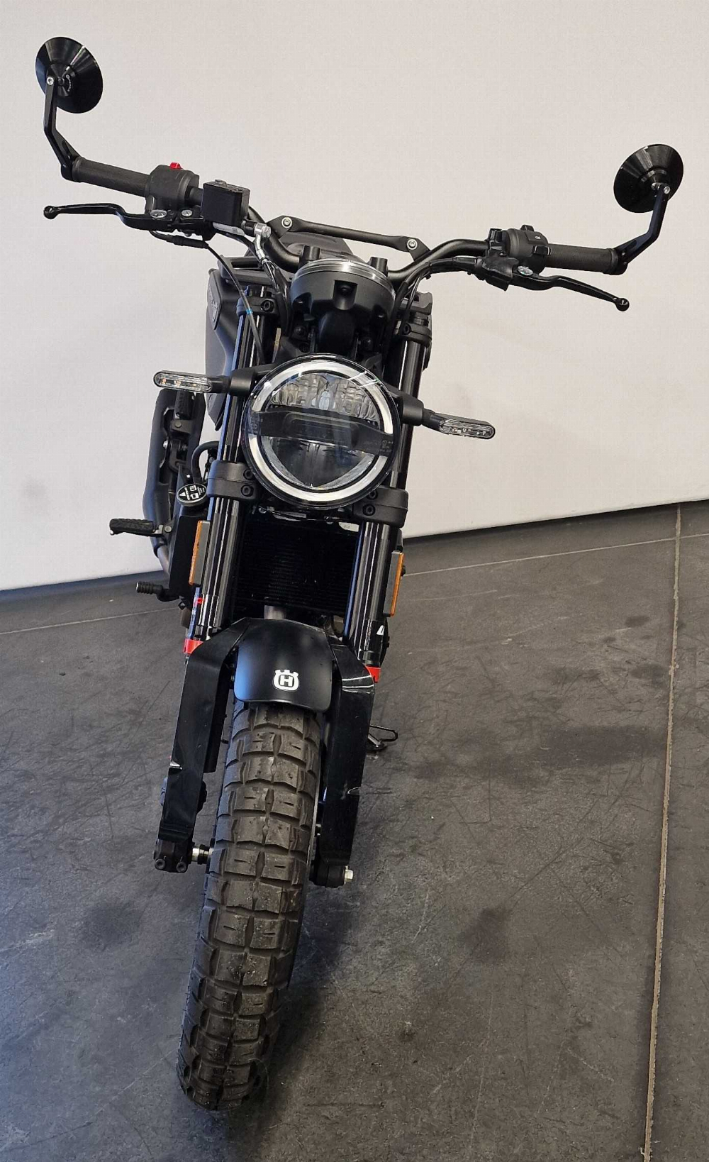 Husqvarna Svartpilen 125 2021 vue avant