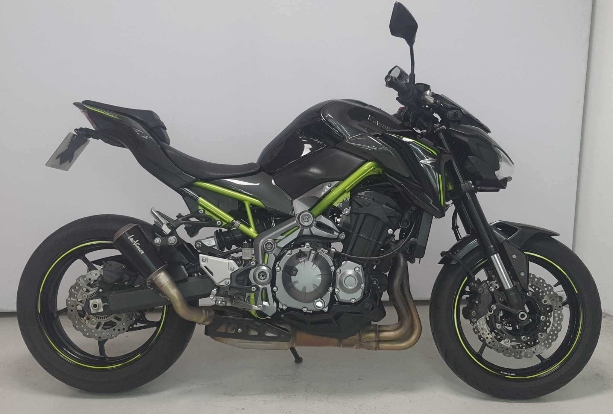 Kawasaki Z 900 2018 HD vue gauche