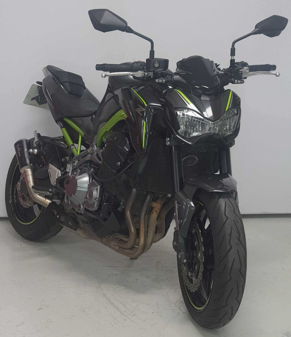 Kawasaki Z 900 2018 vue 3/4 droite