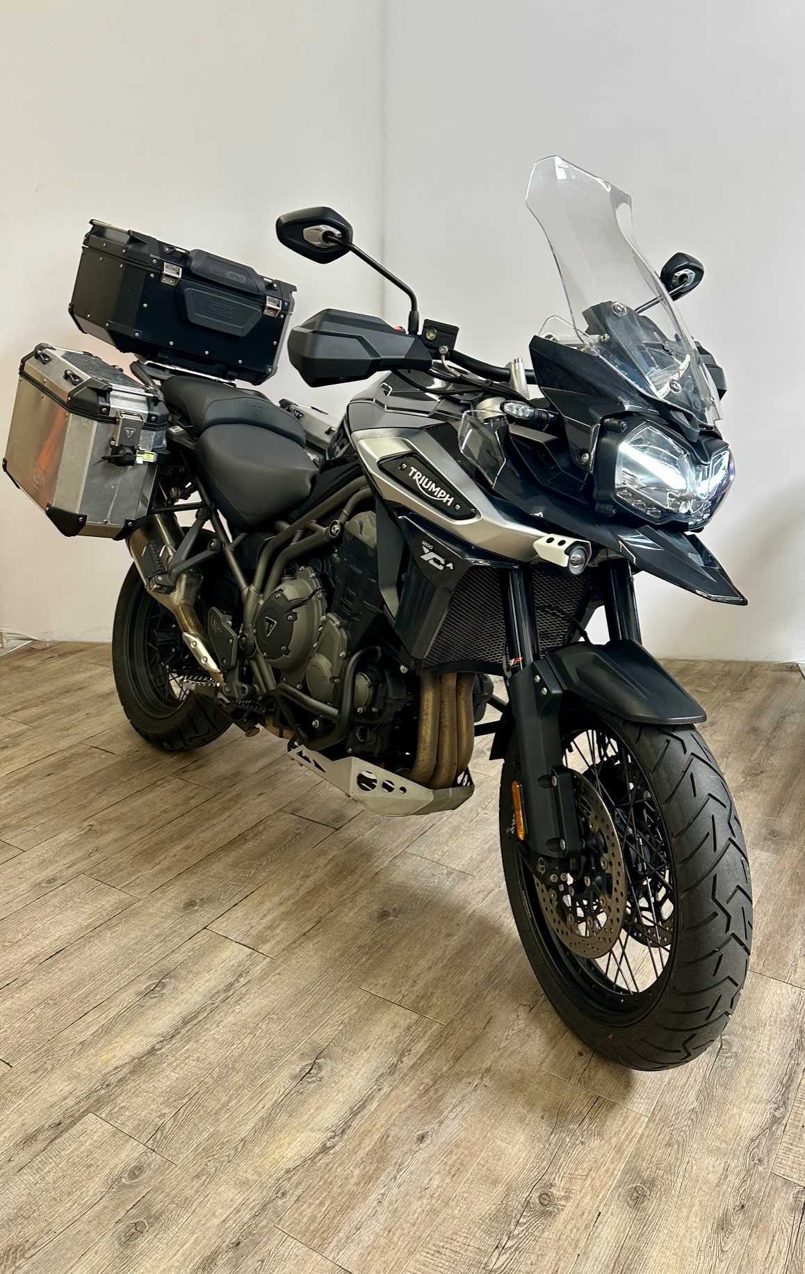 Triumph 1200 Tiger Explorer XC 2016 HD vue 3/4 droite