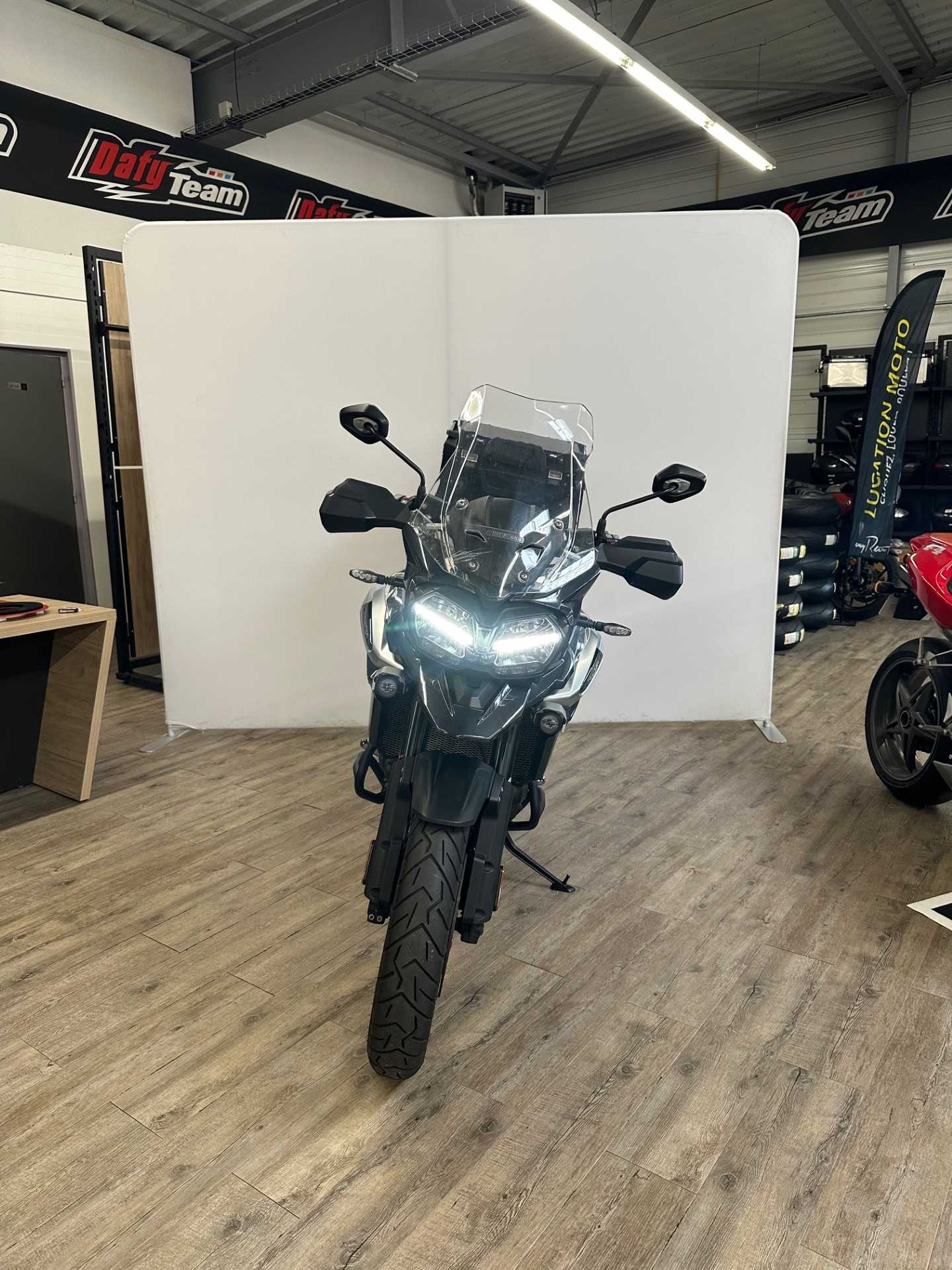 Triumph 1200 Tiger Explorer XC 2016 HD vue avant