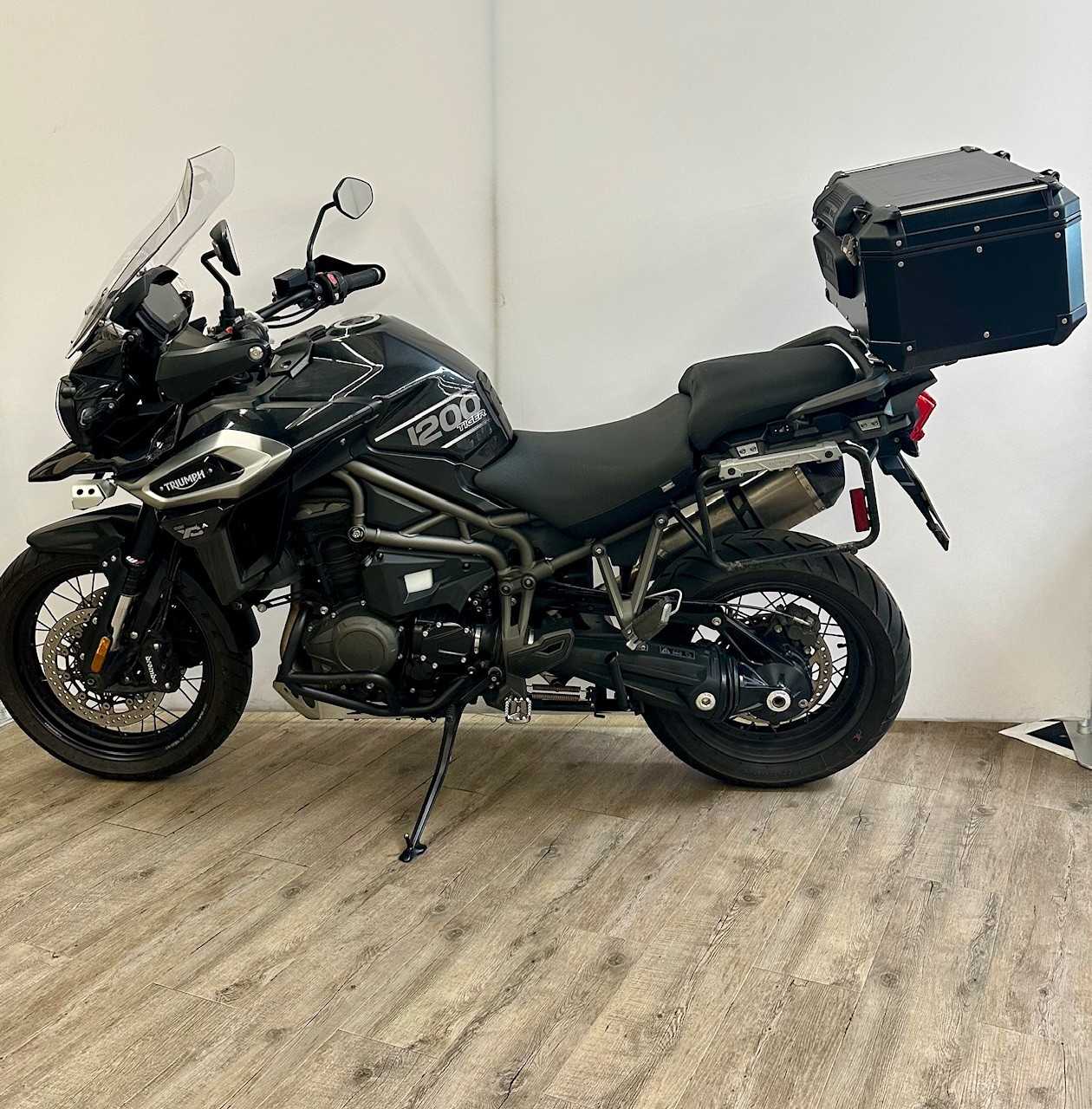 Triumph 1200 Tiger Explorer XC 2016 HD vue gauche