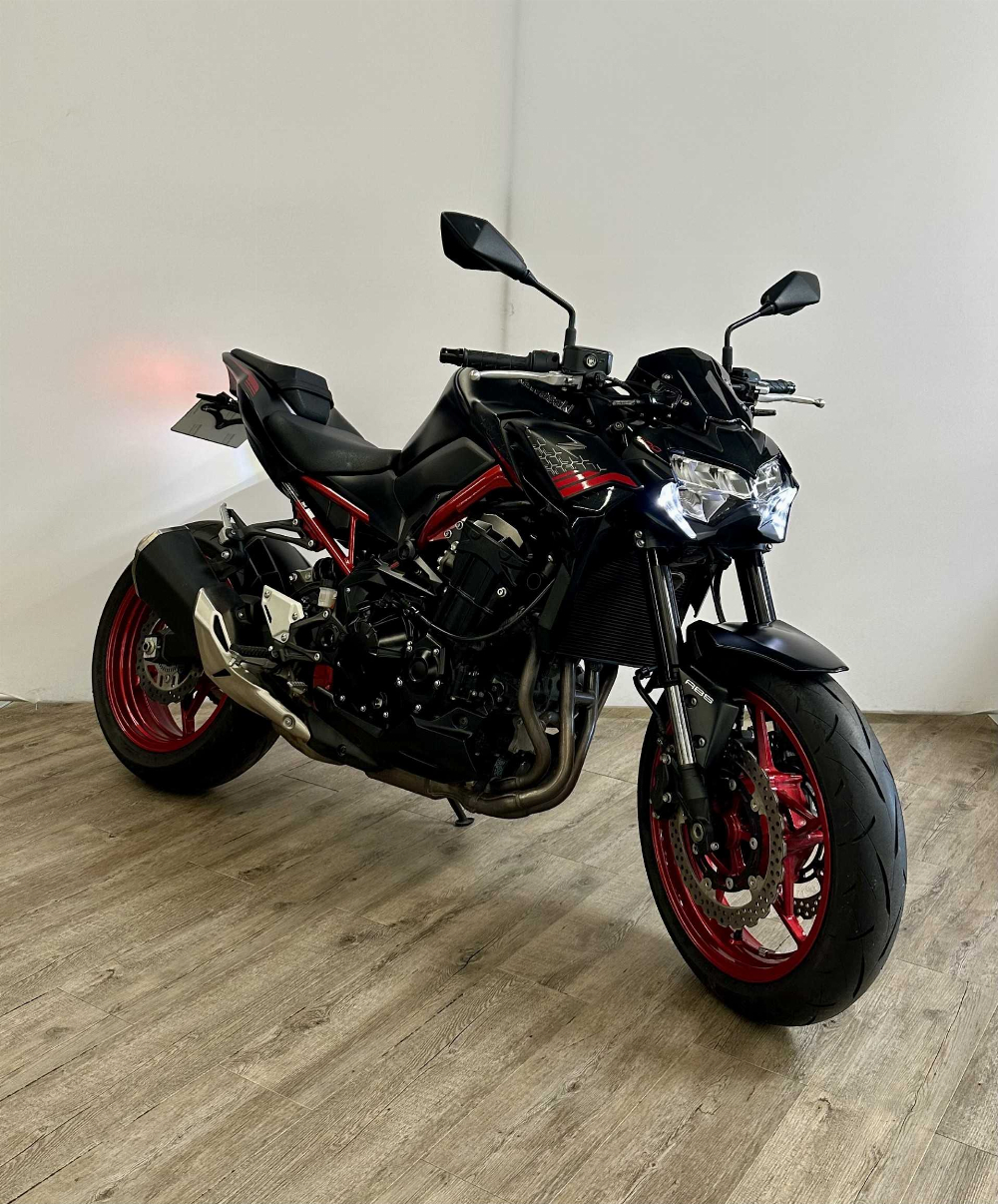 Kawasaki Z 900 2021 vue 3/4 droite