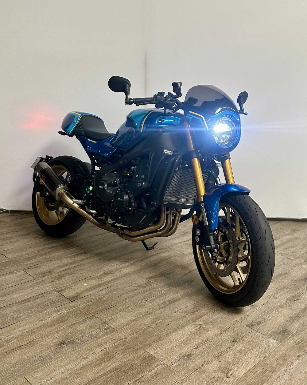 Yamaha XSR 900 2023 vue 3/4 droite