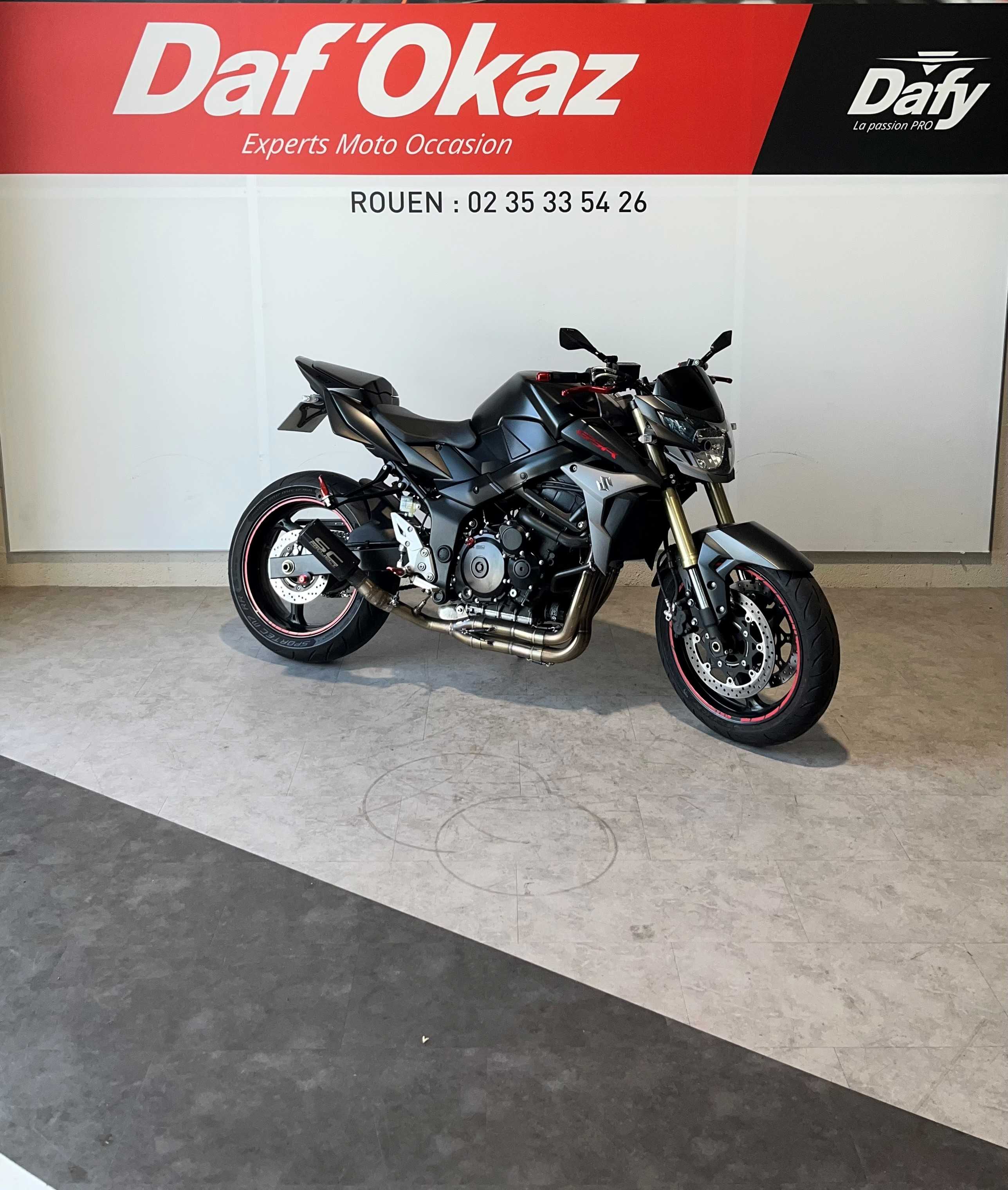 Suzuki GSR 750 ABS 2014 HD vue 3/4 droite