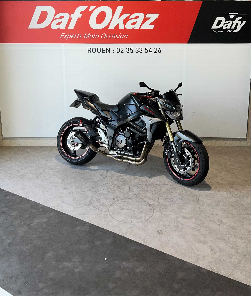 Suzuki GSR 750 ABS 2014 vue 3/4 droite
