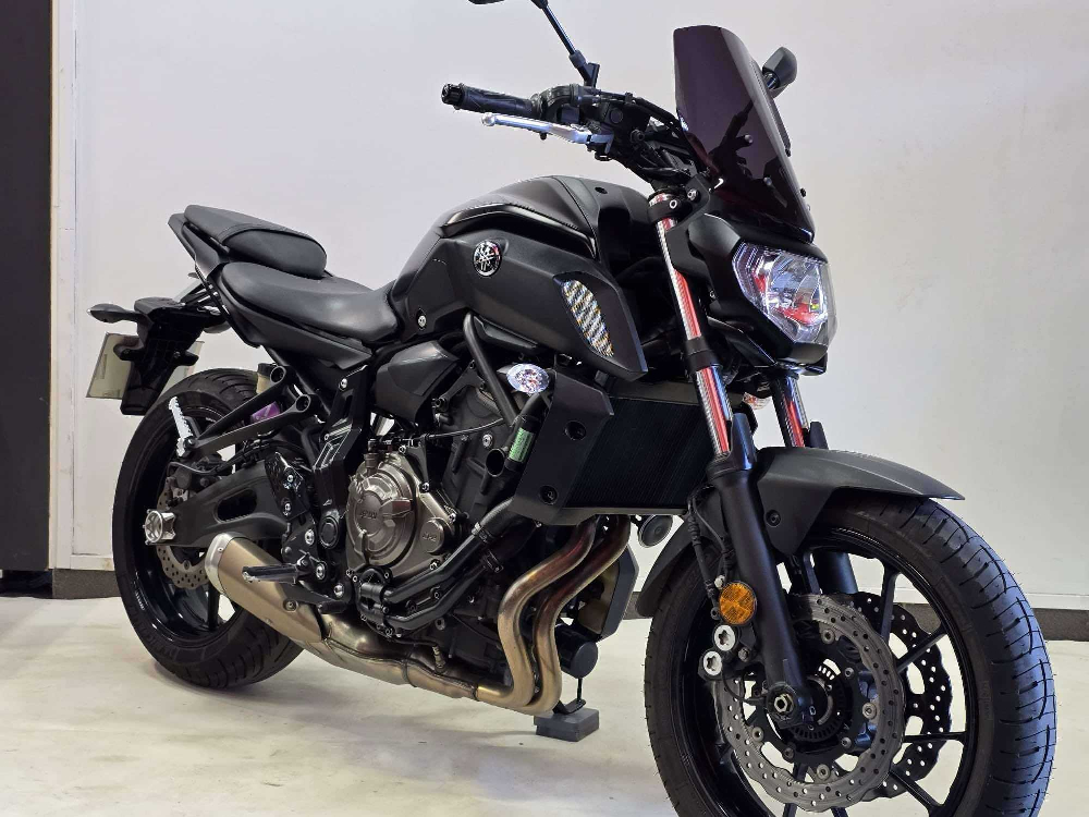 Yamaha MT-07 ABS 2018 vue 3/4 droite