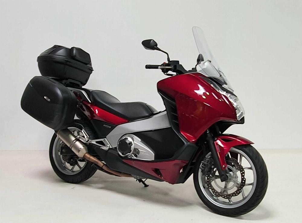 Honda Integra 700 2012 vue 3/4 droite