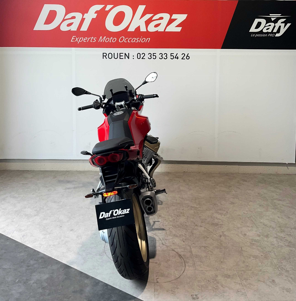 Moto Guzzi V100 MANDELLO 1042 2023 vue arrière