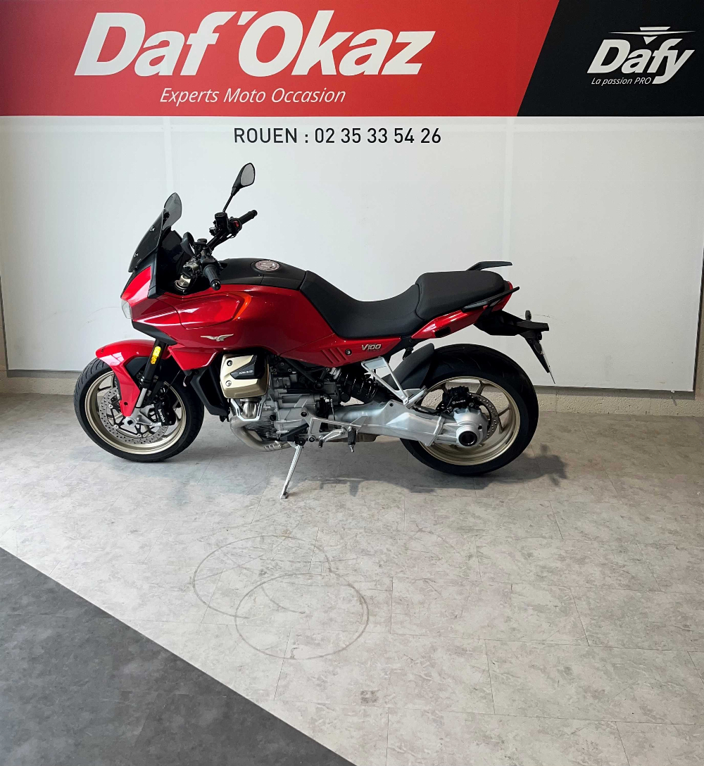 Moto Guzzi V100 MANDELLO 1042 2023 vue gauche