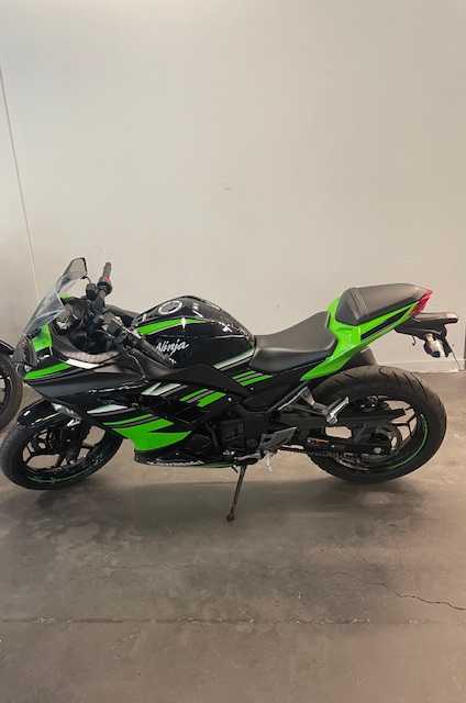 Kawasaki EX 300 Ninja R ABS 2016 HD vue gauche