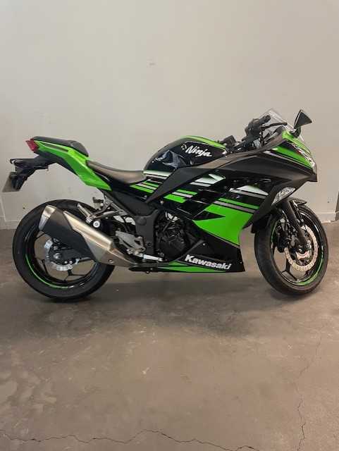 Kawasaki EX 300 Ninja R ABS 2016 vue 3/4 droite