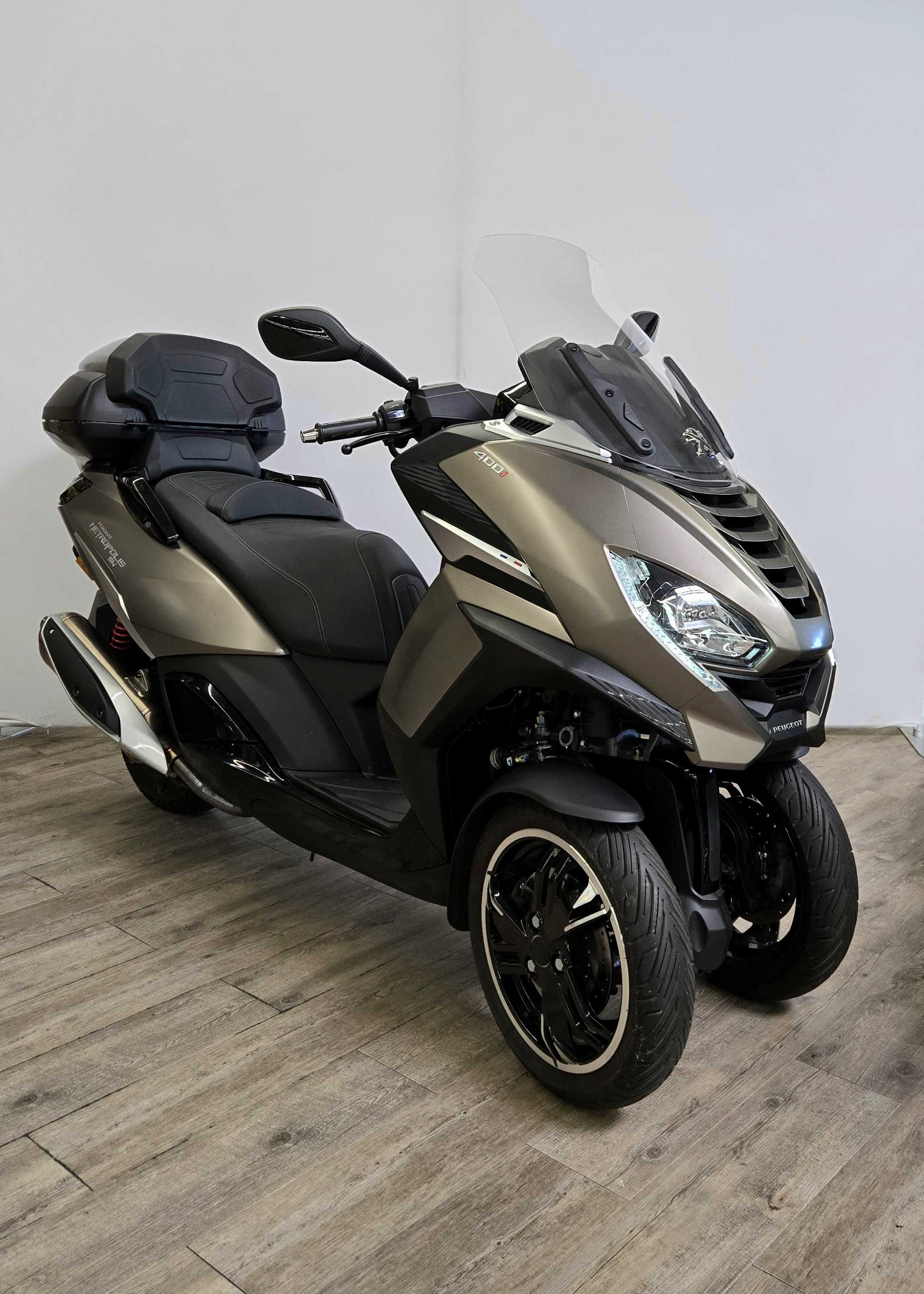 Peugeot METROPOLIS 400 2023 HD vue 3/4 droite