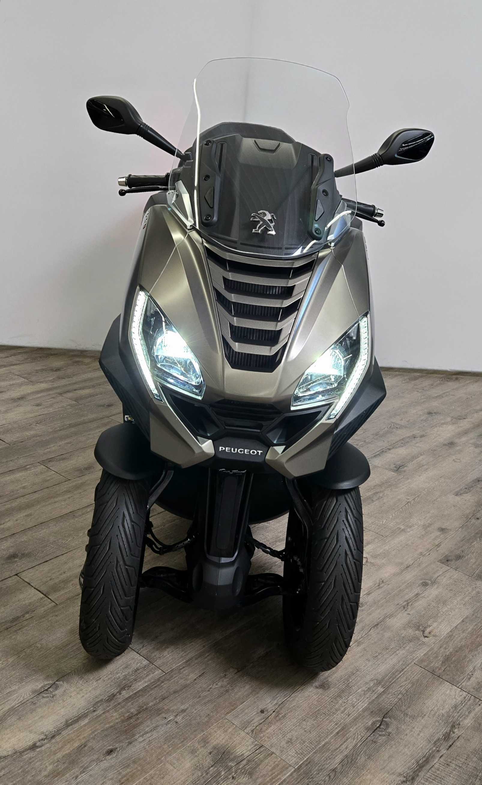 Peugeot METROPOLIS 400 2023 HD vue avant