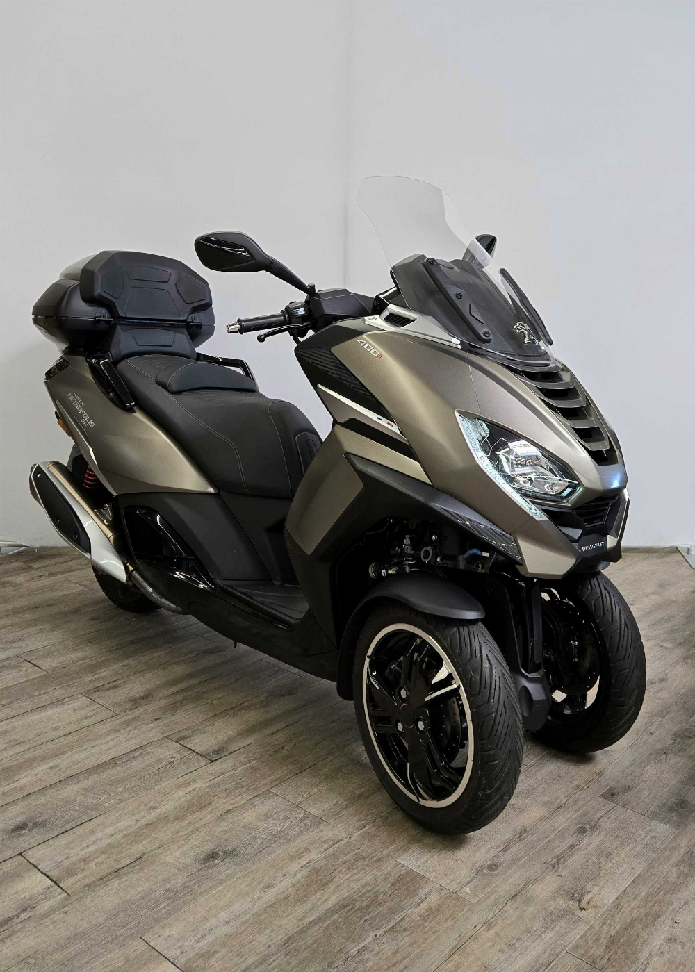 Peugeot METROPOLIS 400 2023 vue 3/4 droite