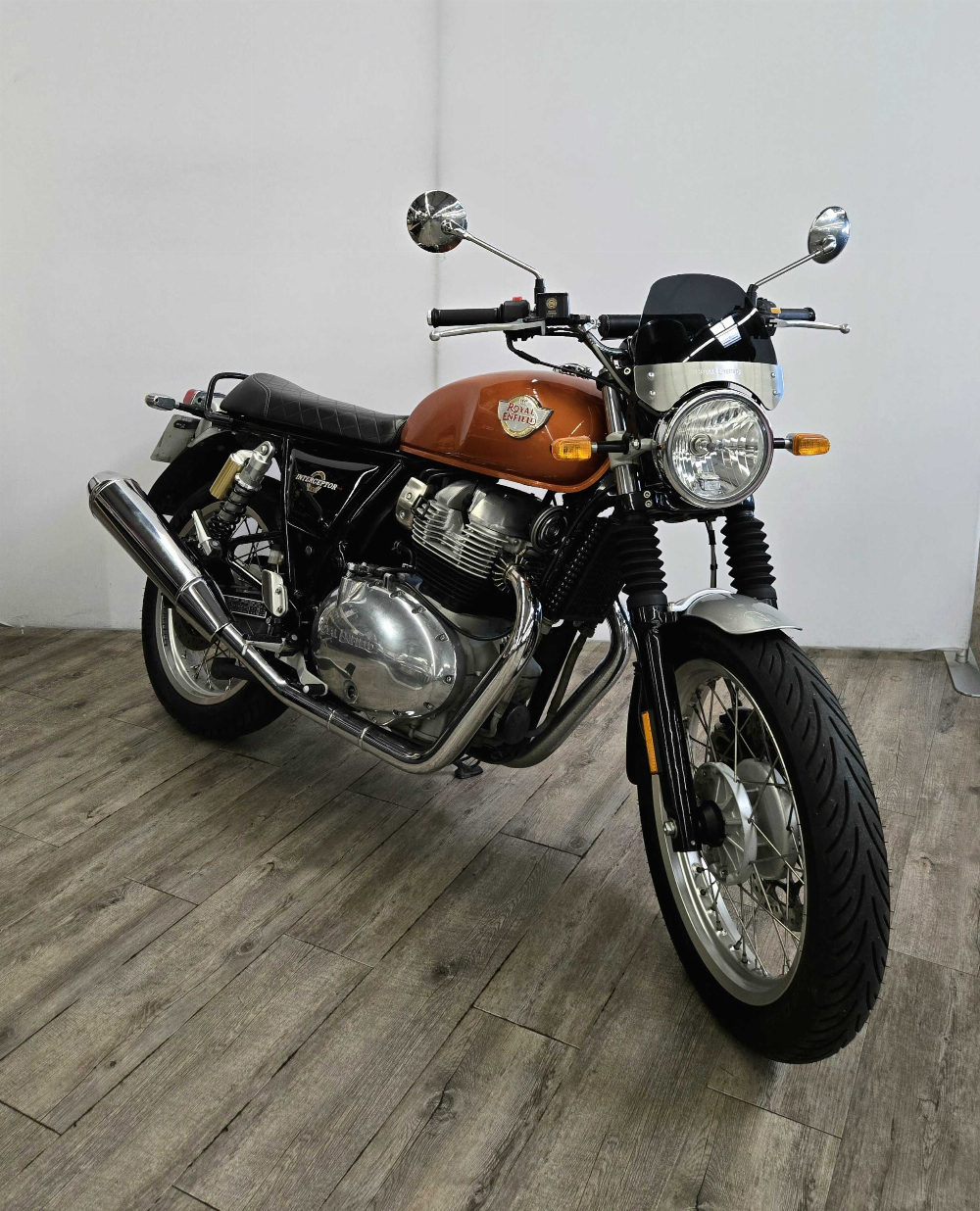 Royal Enfield INTERCEPTOR 650 650 2020 vue 3/4 droite