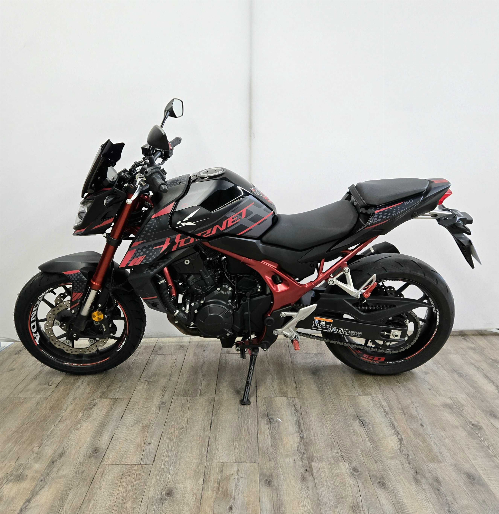 Honda CB 750 F Hornet 2024 vue gauche