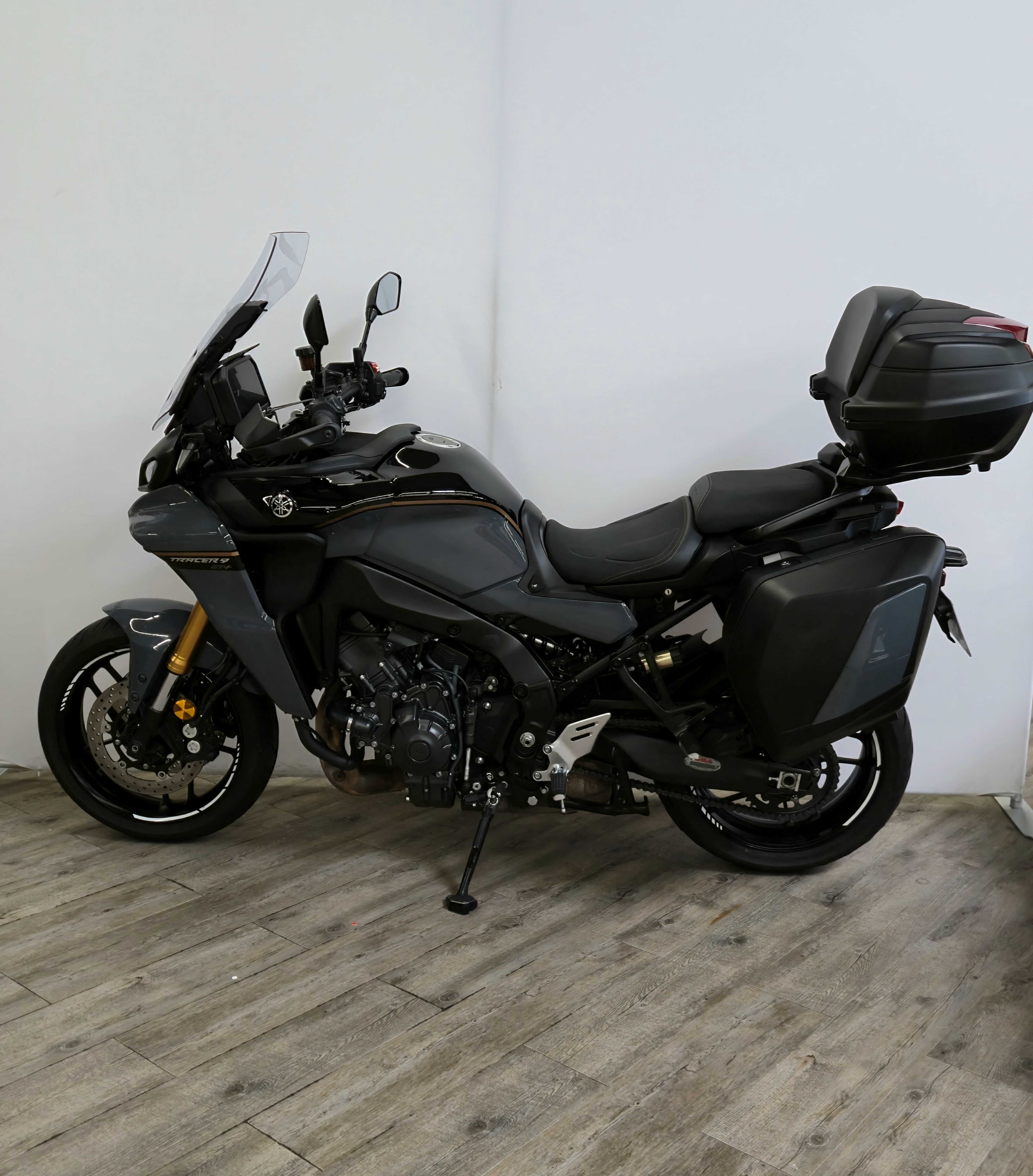 Yamaha Tracer 900 GT 2023 HD vue gauche