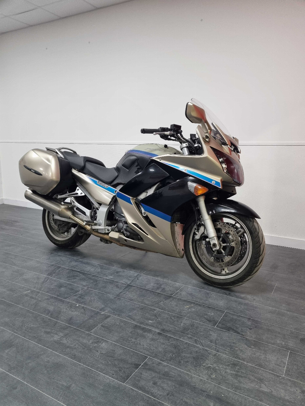 Yamaha FJR 1300 A 2010 vue 3/4 droite
