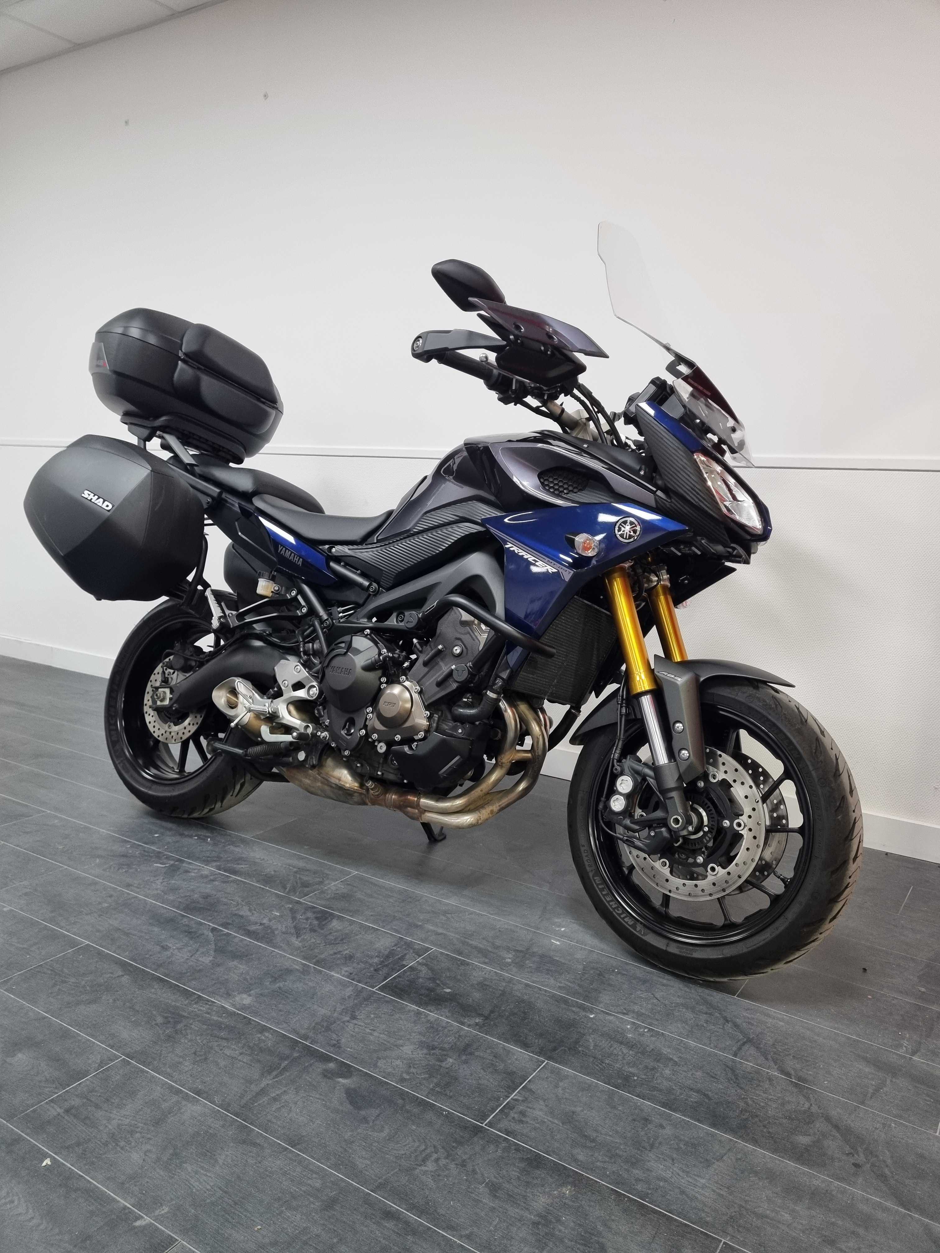 Yamaha Tracer 900 (MT09TRA) 2016 HD vue 3/4 droite