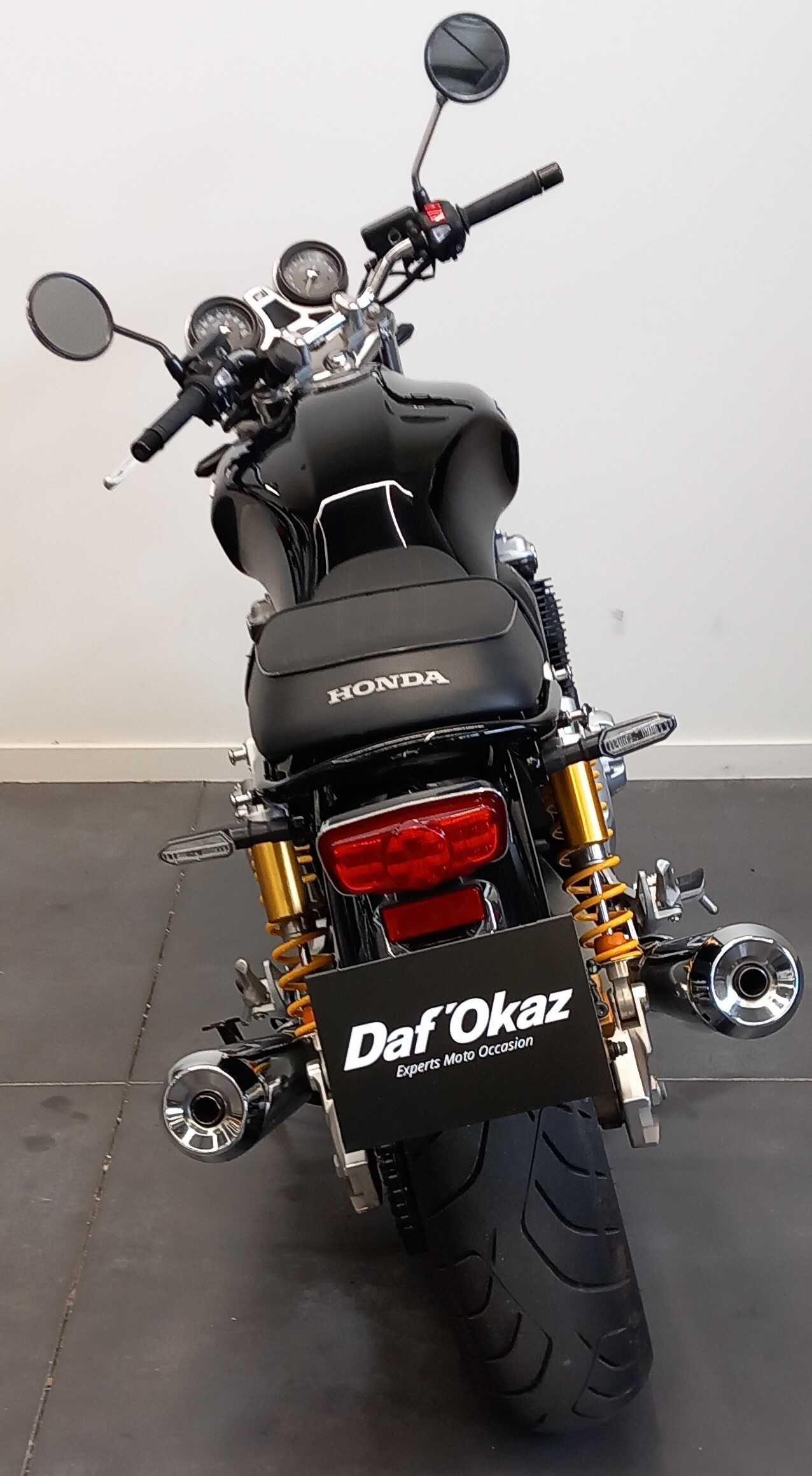 Triumph CB 1100 2019 HD vue arrière
