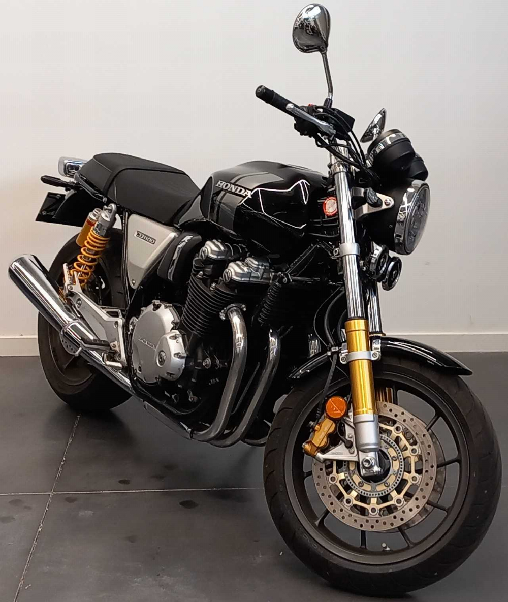Triumph CB 1100 2019 vue 3/4 droite