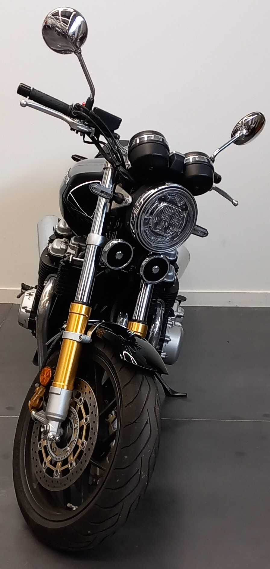 Triumph CB 1100 2019 vue avant