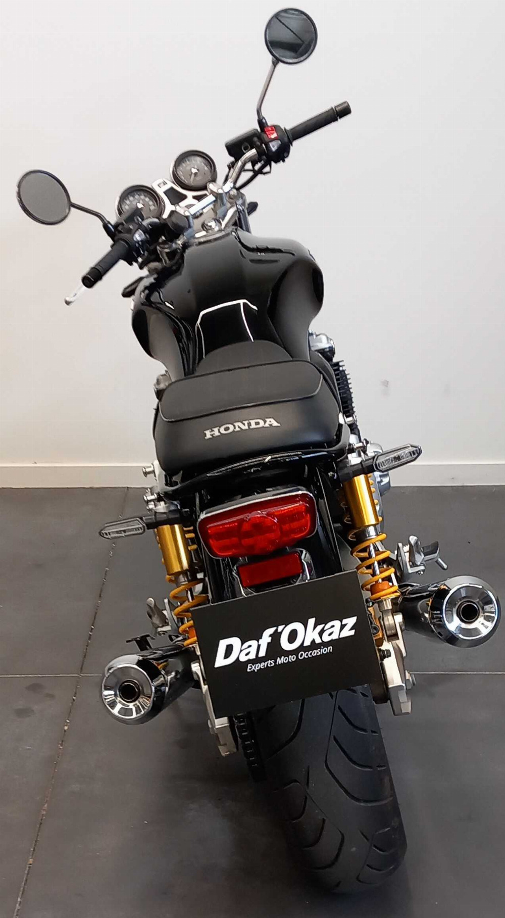 Triumph CB 1100 2019 vue arrière