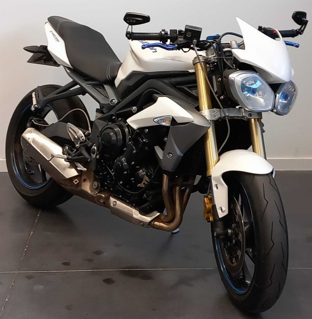 Triumph 675 Street Triple 2013 vue 3/4 droite