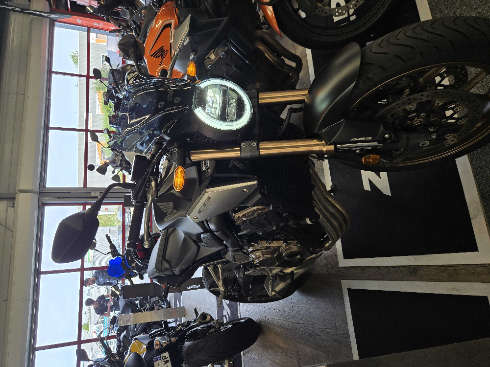 Honda CB 650 R 2021 vue 3/4 droite