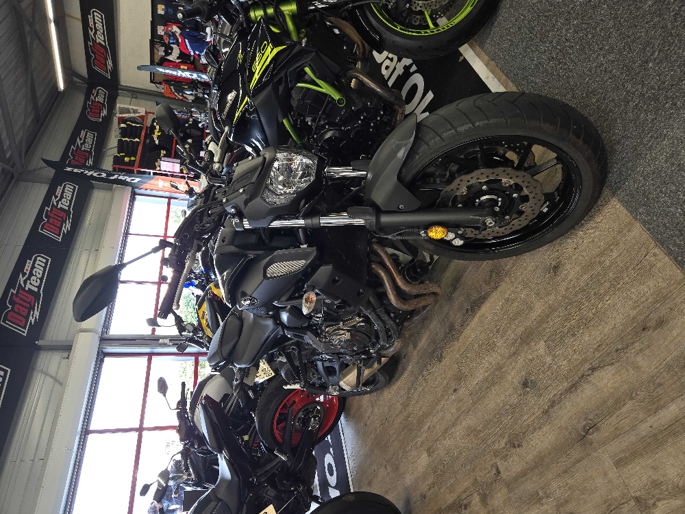 Yamaha MT-07 ABS 2020 vue 3/4 droite