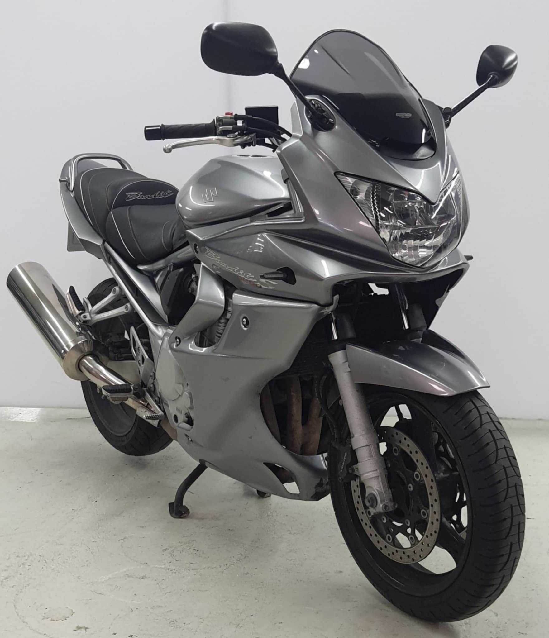 Suzuki GSF 1250 S Bandit 2009 HD vue 3/4 droite