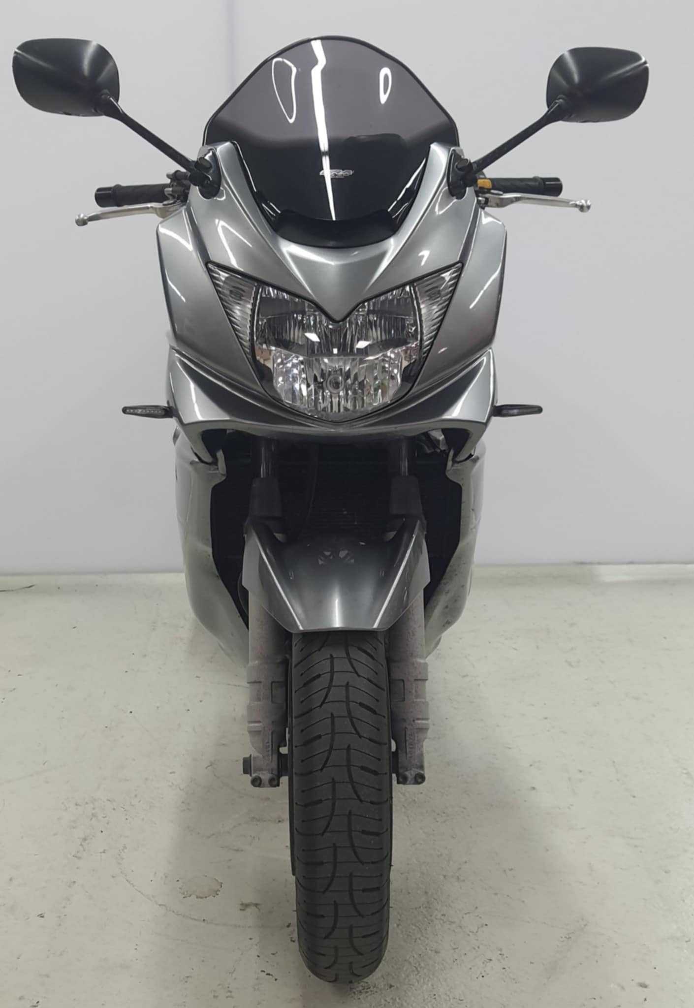 Suzuki GSF 1250 S Bandit 2009 HD vue avant